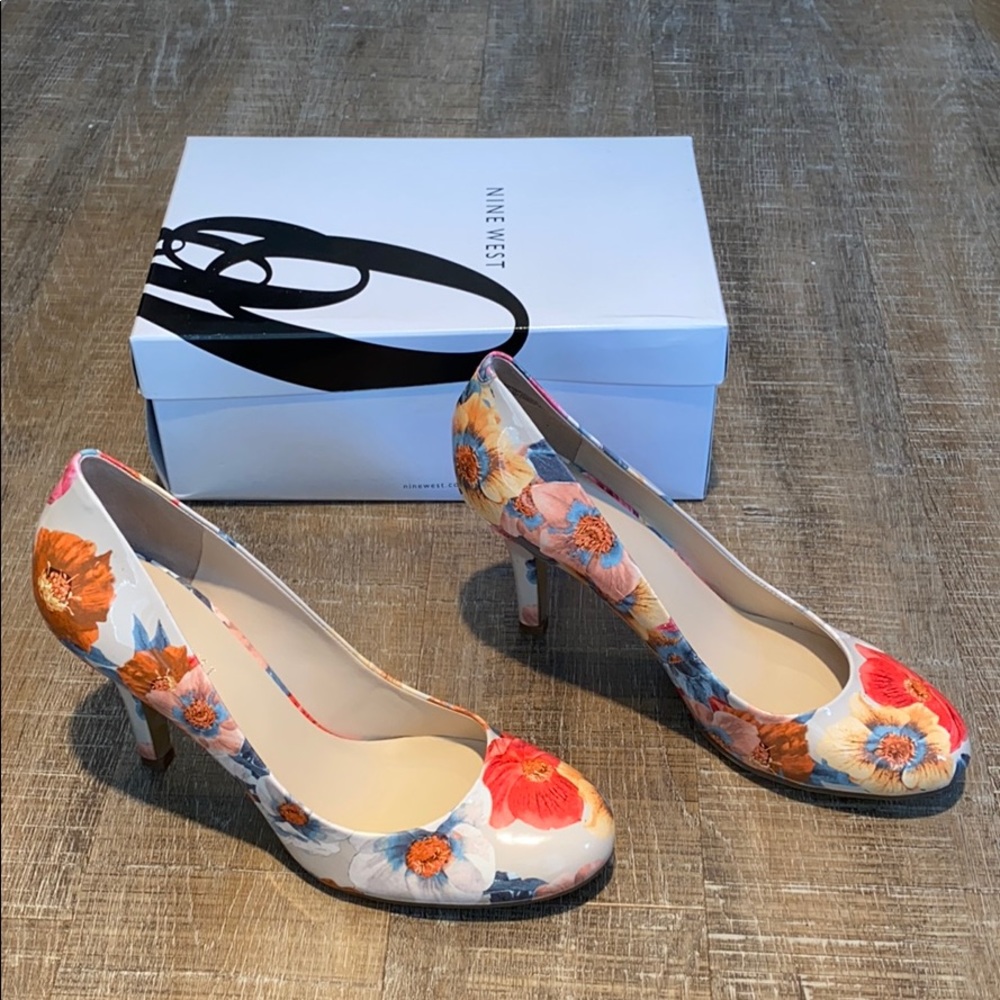 NEW!!! Women’s Nine WestPump!!! Flowers!!!